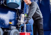 A World First in Maintenance: Pump Grease with the Cordless Screwdriver