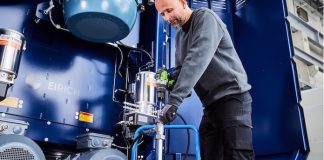 A World First in Maintenance: Pump Grease with the Cordless Screwdriver