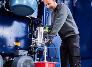 A World First in Maintenance: Pump Grease with the Cordless Screwdriver